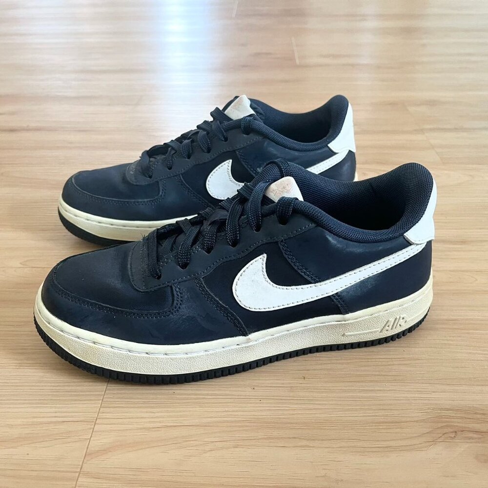 Nike AIR FORCE 1 LOW GS 'VALENTINE'S DAY - OBSIDIAN' Kid Size 5Y Women Size 6.5